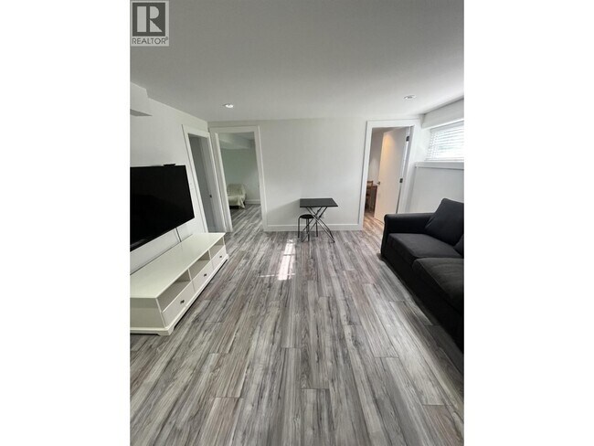 Photo du bâtiment - 348 Laurentian Crescent