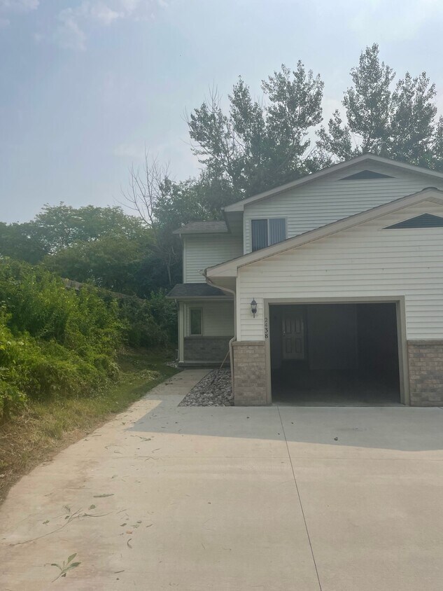 2437 Morning Dawn Dr, Midland, MI 48642 Townhome Rentals in Midland