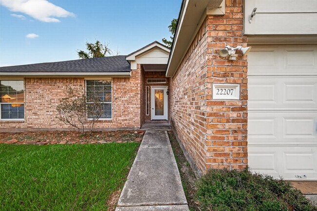 Building Photo - 22207 Falconwood Ln