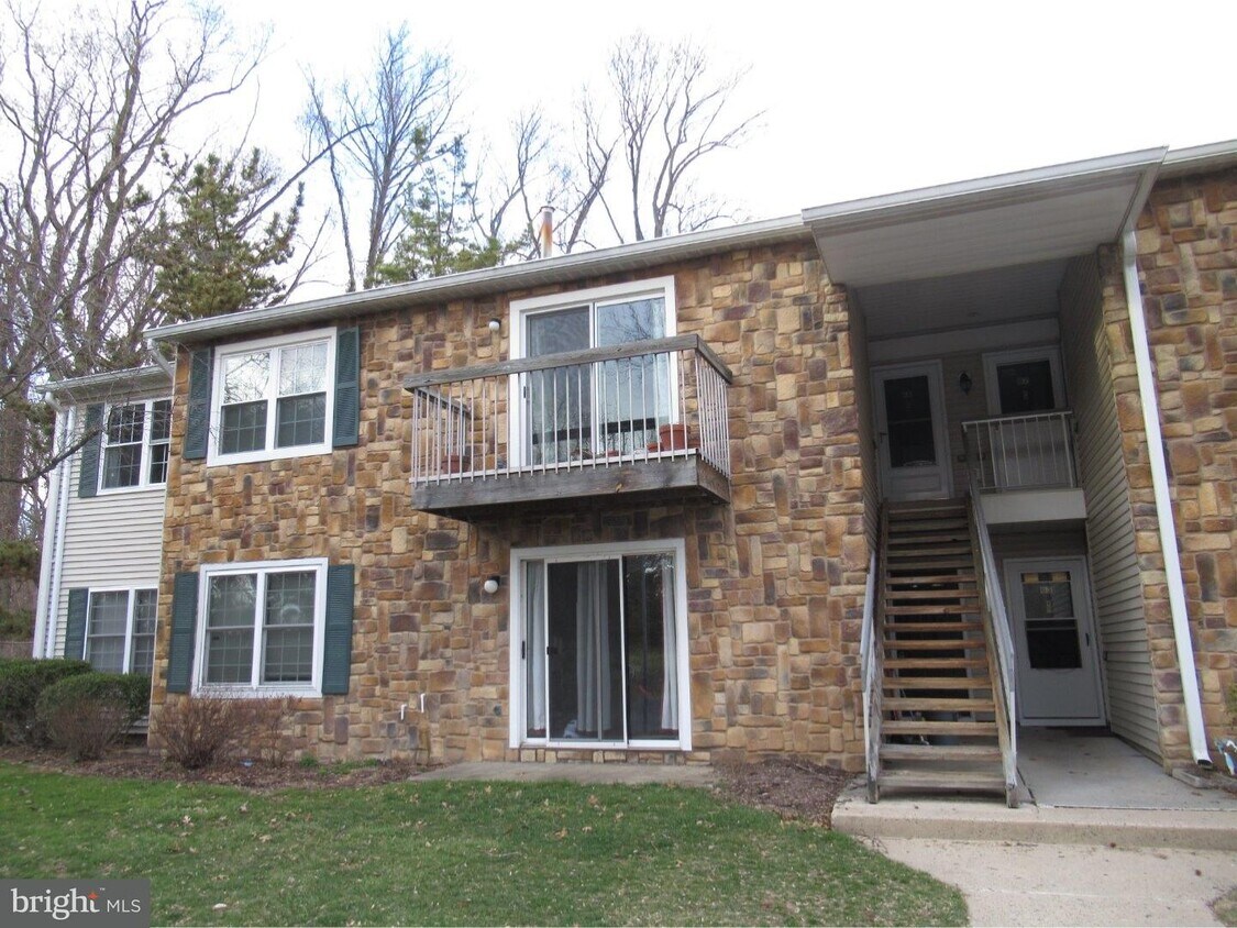 62 Barberry Ct, Trenton, NJ 08648 Room for Rent in Trenton, NJ