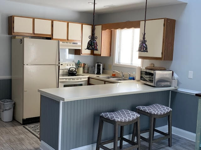 Kitchen - 500 Fairway Village Dr