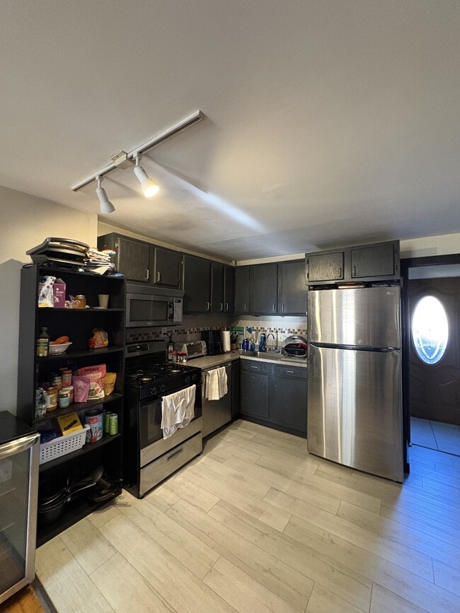 Building Photo - 109 Pelham Rd