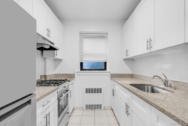 Foto del edificio - 143-50 Hoover Ave