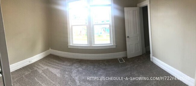 Foto del edificio - 227 W. Michigan-2