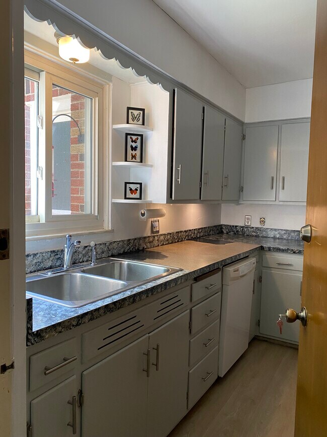 4033 Hillandale Rd Unit 4, Toledo, OH 43606 Condo for Rent in Toledo