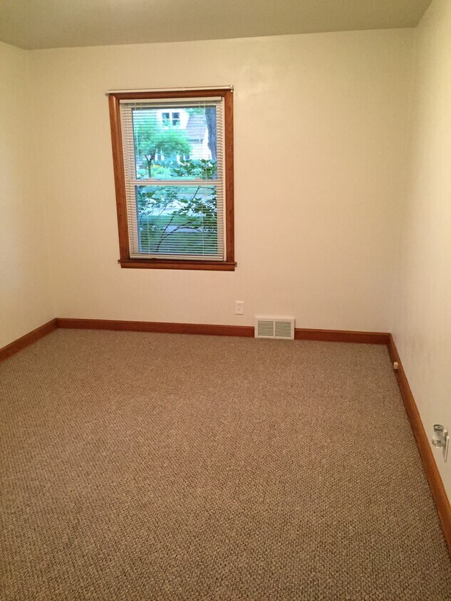 1008 Sunset Dr, West Bend, WI 53095 House Rental in West Bend, WI