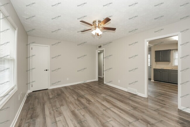 Foto del edificio - 243 Hayes Ave