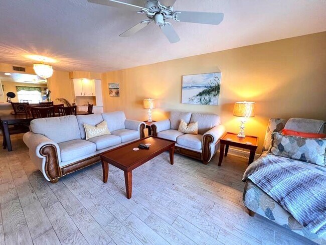 Foto del edificio - 8700 Ridgewood Ave