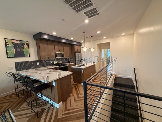 Building Photo - 2628 S Voyager Dr