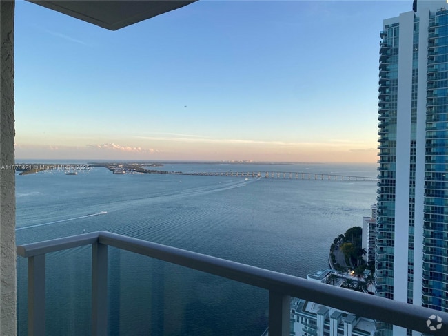 Building Photo - 1155 Brickell Bay Dr