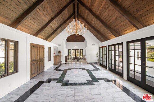 Building Photo - 1449 Doral Cir
