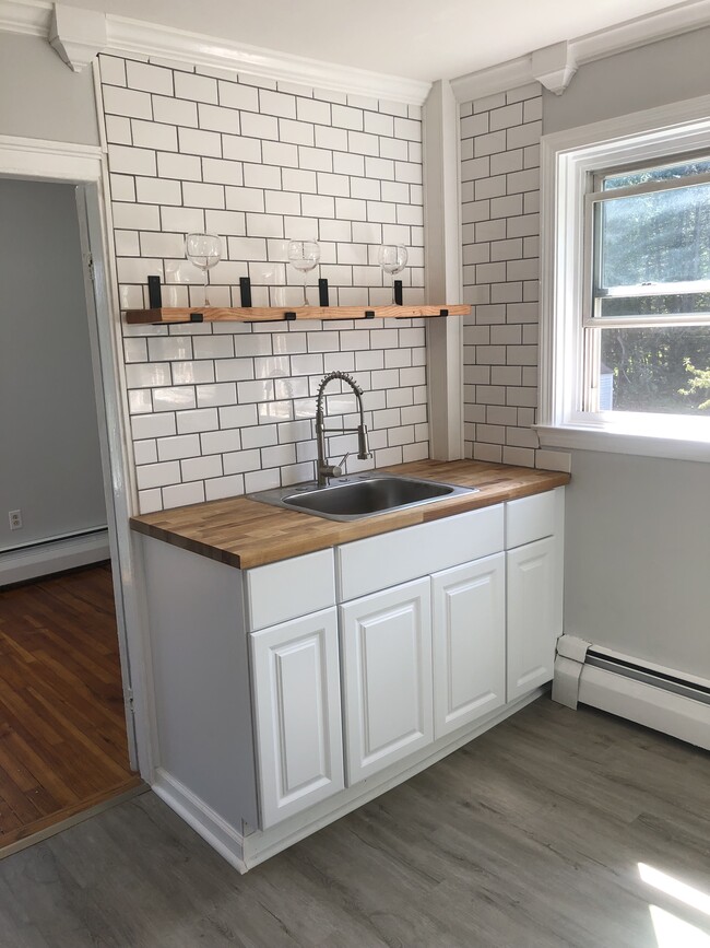 Renovated kitchen - 127 Front St