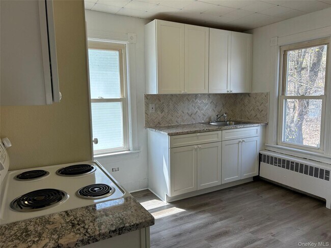 Foto del edificio - 84 Orange Ave