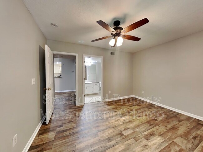 Foto del edificio - 725 Crest Pines Dr