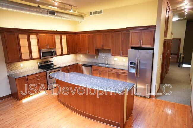 Foto del edificio - 208 E 4th St