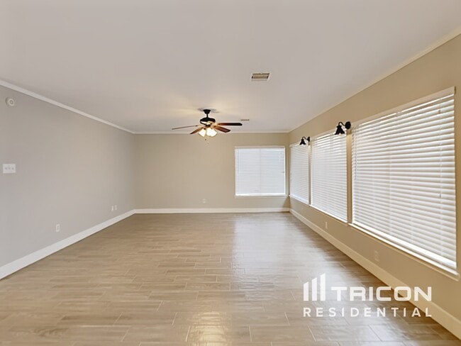 Foto del edificio - 21880 Silver Oak Ct