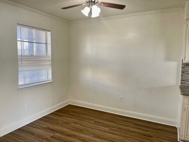 Building Photo - Nice Townhome in Arlington