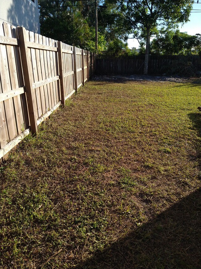 Foto del edificio - 5560 Purdy Ln