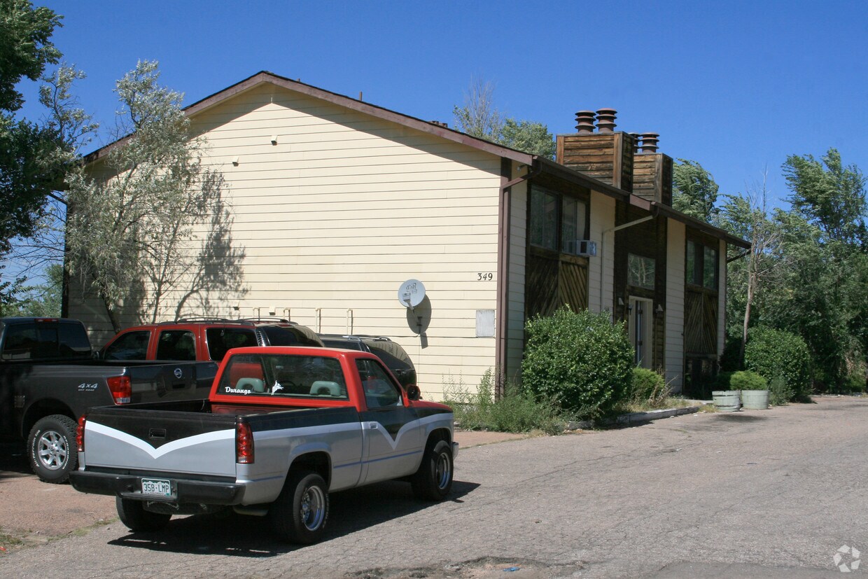 Building Photo - 349 Gahart Dr
