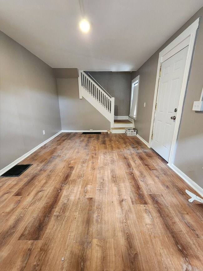 Building Photo - Three Bedroom Single Family Home!