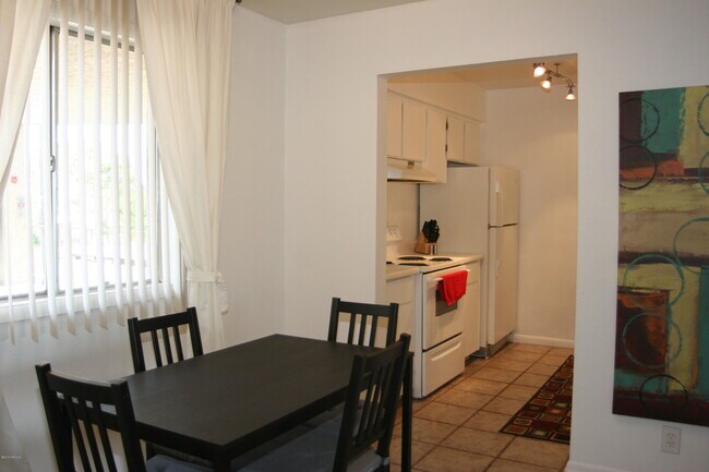 Foto del edificio - 7625 E Camelback Rd