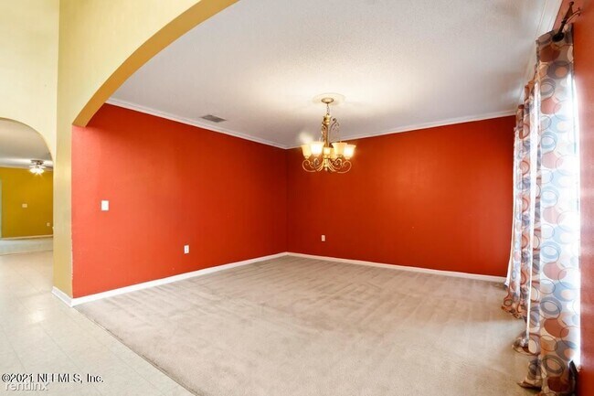 Building Photo - 5 br, 3 bath House - 717 LARGO LN