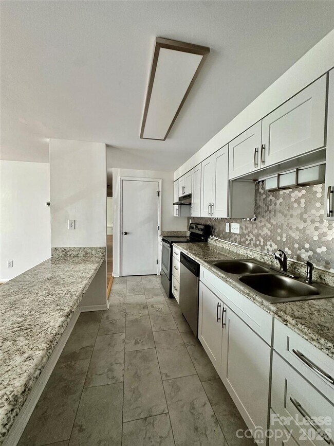 Foto del edificio - 1645 Arlyn Cir