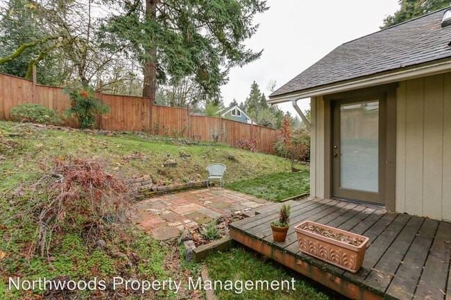 Building Photo - 780 W 28th Ave