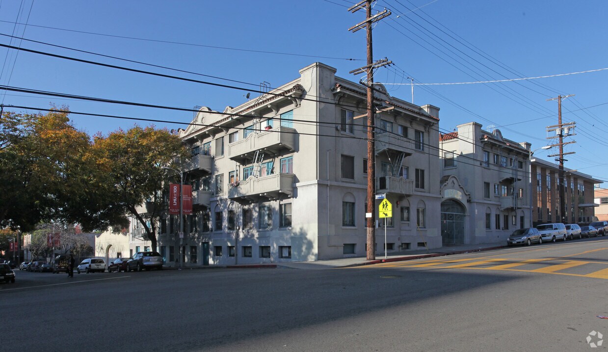 1500 James M blvd. de madera - 1500 James M Wood Blvd