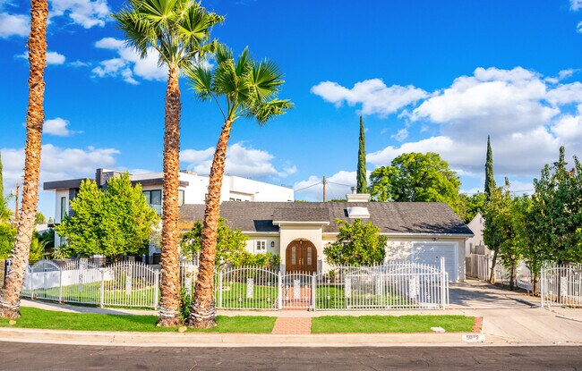 Gated home - 5072 Chimineas Ave