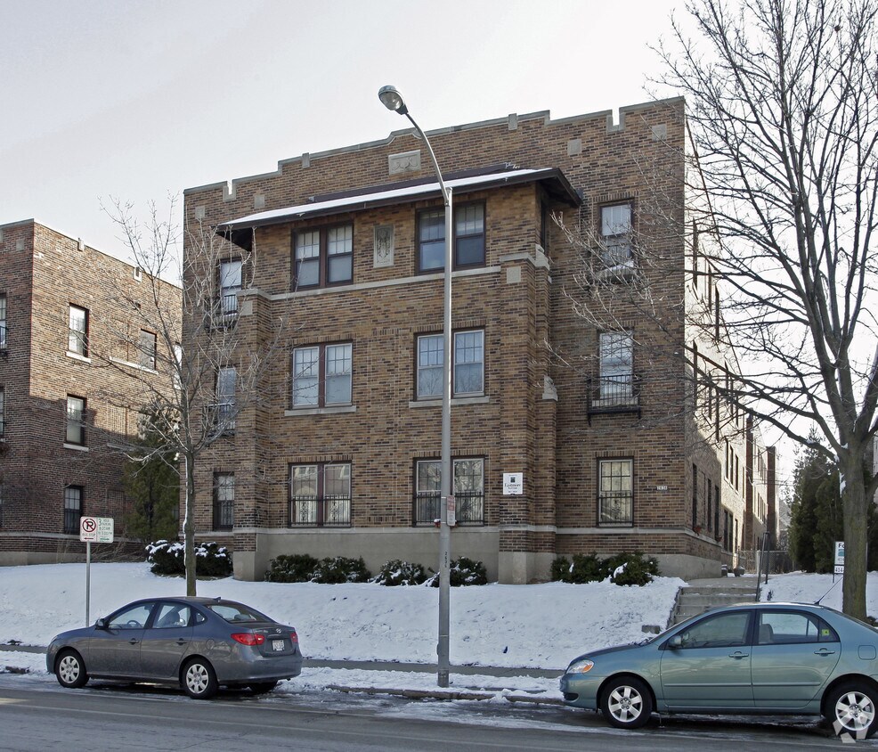 Foto del edificio - 2636 N Oakland Ave