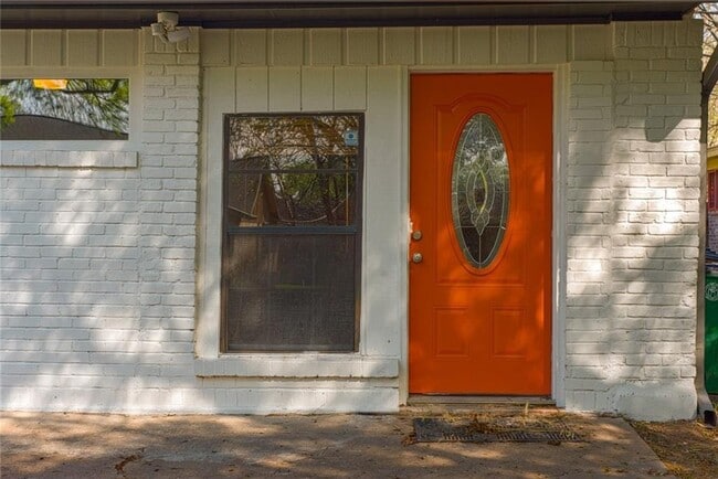 Building Photo - 6810 Willamette Dr