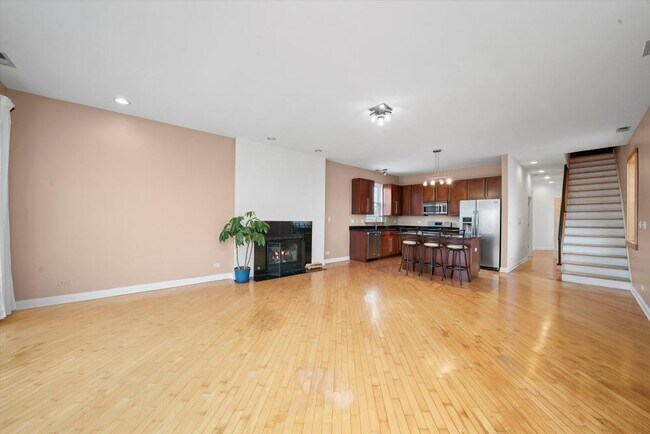 Building Photo - 2 bedroom in Chicago IL 60612