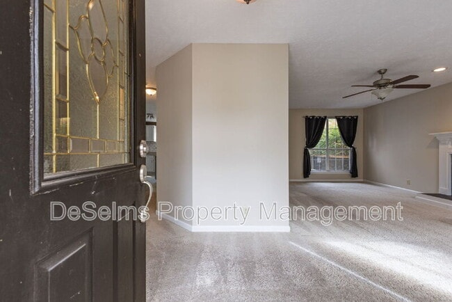 Foto del edificio - 236 Burgandy Hill Rd