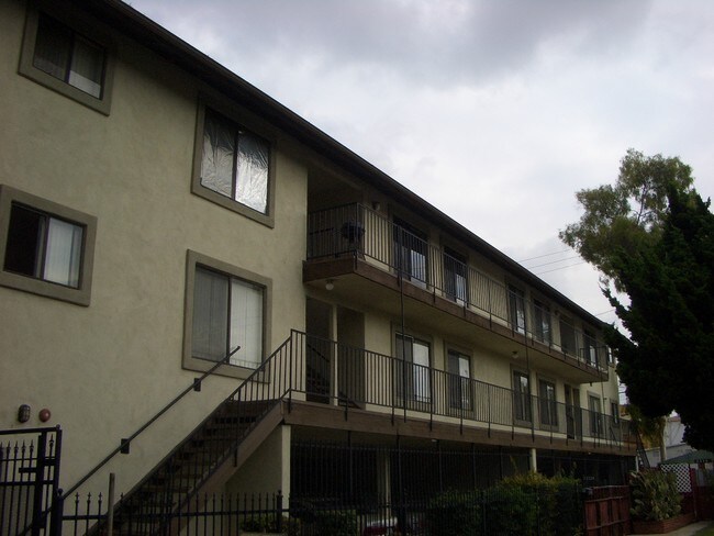 Foto del edificio - 2342 CEDAR Ave