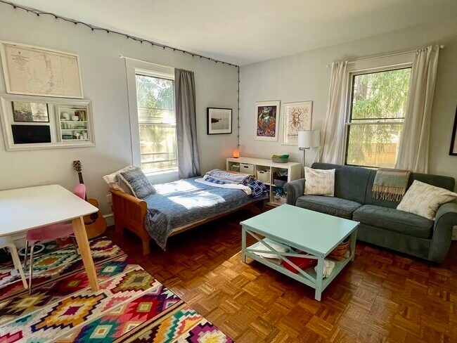 Building Photo - 1010 Centre St