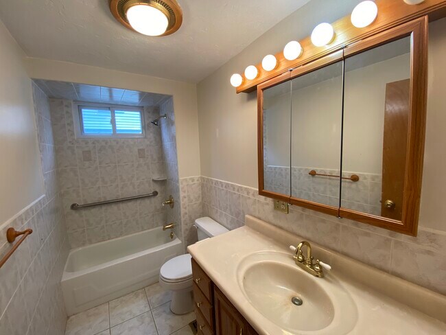 Building Photo - 90 Swan St