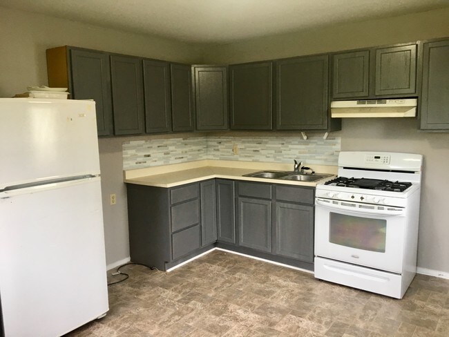 Building Photo - 564 Parkside Dr