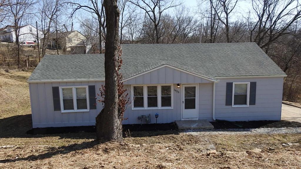 Primary Photo - 1625 Holt Lane