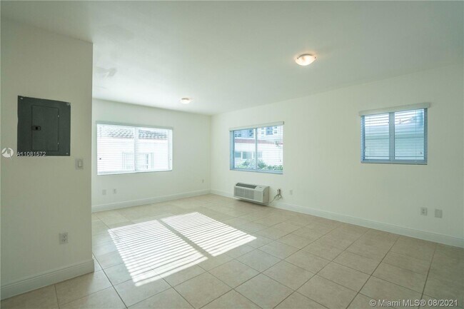Foto del edificio - 6971 Carlyle Ave