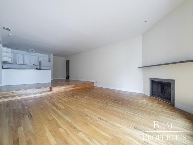 Building Photo - 2 bedroom in CHICAGO IL 60610