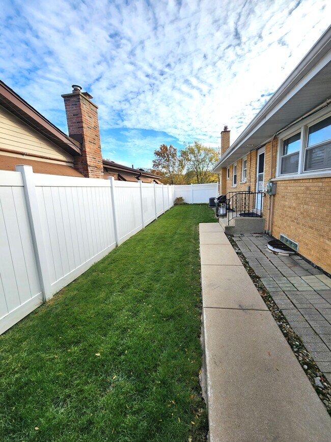 10108 W Cermak Rd, Westchester, IL 60154 House Rental in Westchester