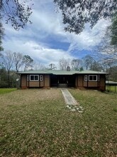 Building Photo - 121 Sweet Gum Dr