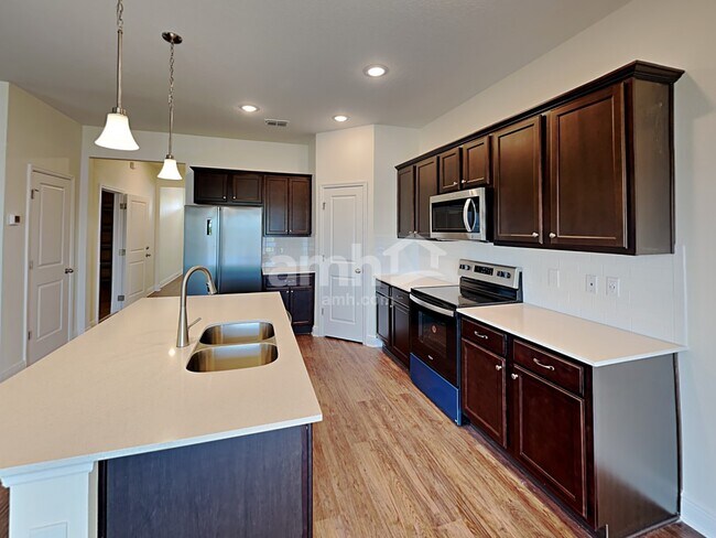 Building Photo - 1218 Sky Lakes Drive