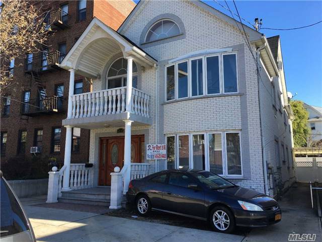 Foto principal - 42-41-42159 159th St