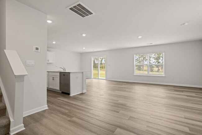 Building Photo - 215 Deskin Ln