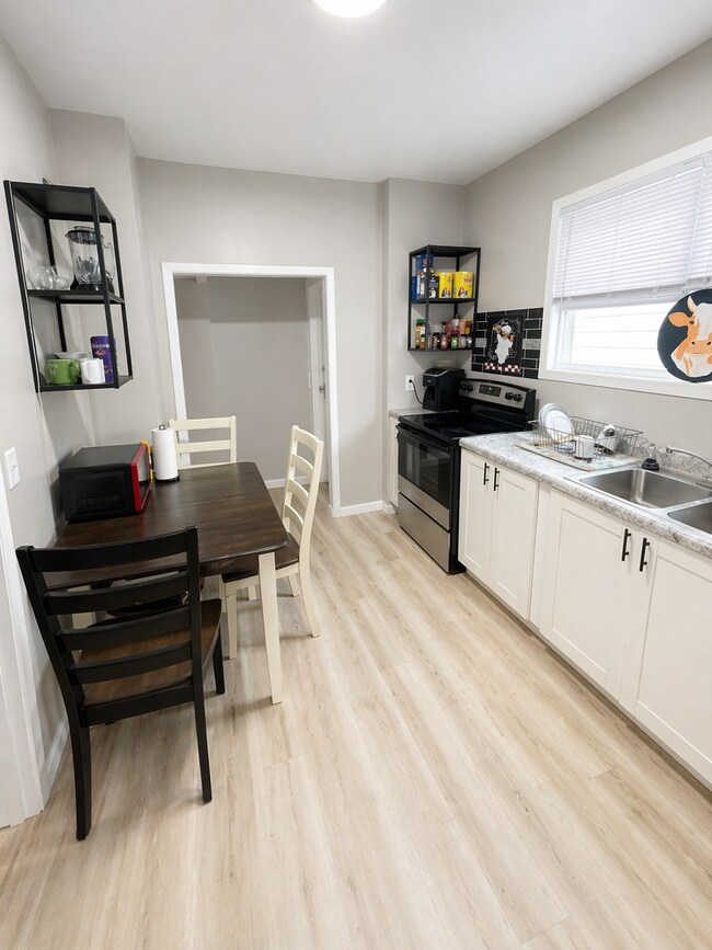 Foto del edificio - 906 North 6th Ave E