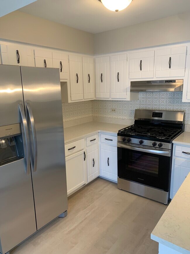 Building Photo - 1220 Town Crest Dr