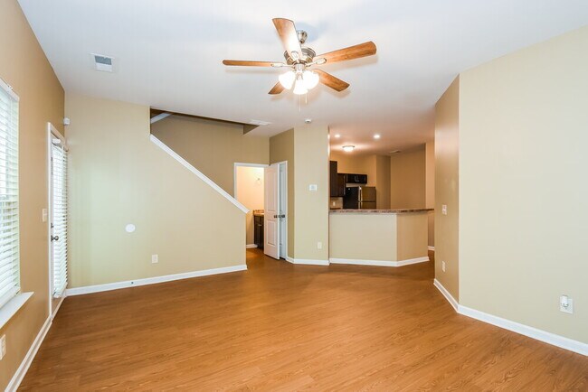 Building Photo - 526 Hill Crest Cir