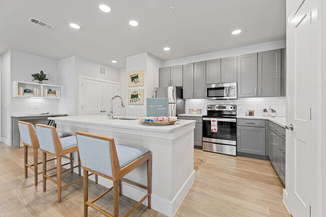 2BD, 2BA - 824SF - Kitchen - Harper Lake Houston